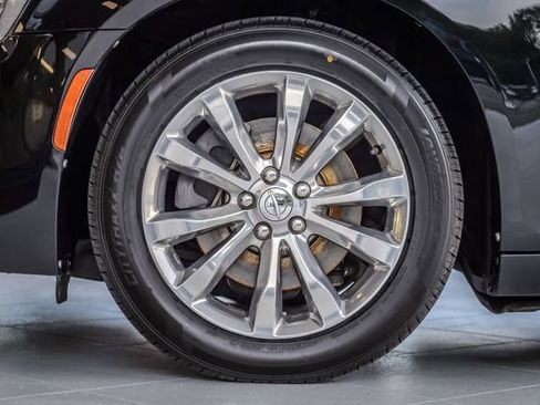 Used 2020 Chrysler 300 Limited image 12