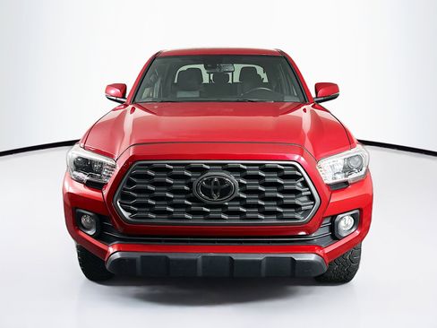 Used 2020 Toyota Tacoma TRD Off-Road image 2
