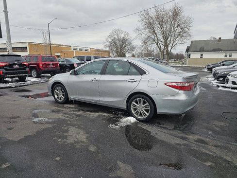 Used 2016 Toyota Camry SE image 6