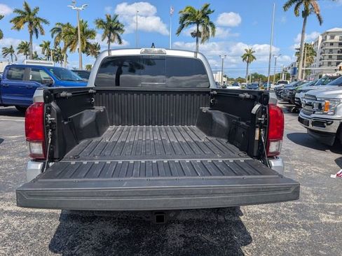 Used 2022 Toyota Tacoma SR5 w/ Technology Package RWD image 12