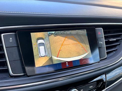 Used 2018 Buick Enclave Essence image 24