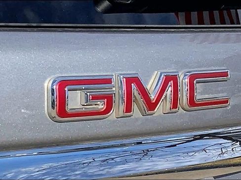 Used 2024 GMC Terrain SLT w/ Infotainment Package II image 29