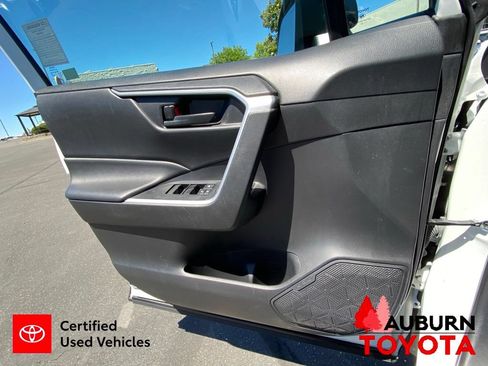 Certified 2022 Toyota RAV4 LE w/ Carpet Mat Package (TMS) AWD/4WD image 35