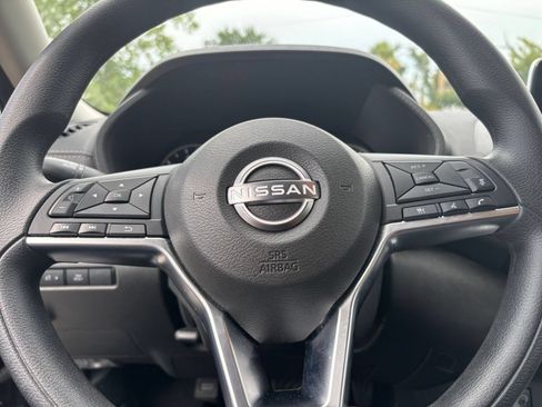 Used 2025 Nissan Sentra SV FWD image 22