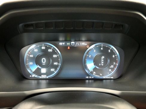 Used 2019 Volvo XC90 T6 Momentum w/ Protection Package Premier AWD/4WD image 8