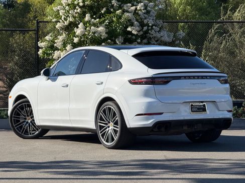 Certified 2023 Porsche Cayenne Turbo AWD/4WD image 3