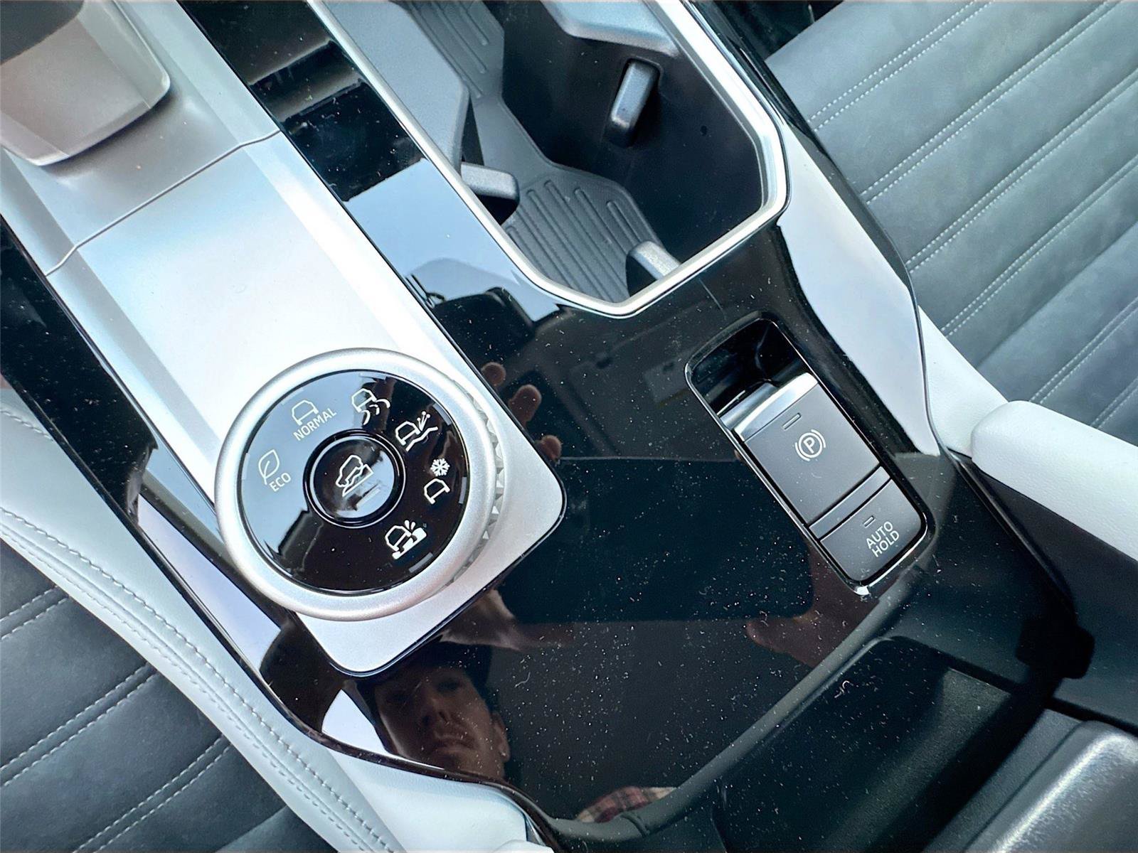 New 2026 Mitsubishi Outlander SE AWD/4WD image 17