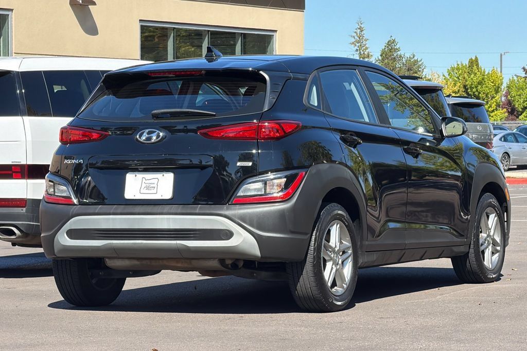 Used 2023 Hyundai Kona SE w/ Cargo Package AWD/4WD image 4
