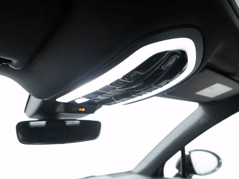 Certified 2026 Porsche Macan AWD/4WD image 32