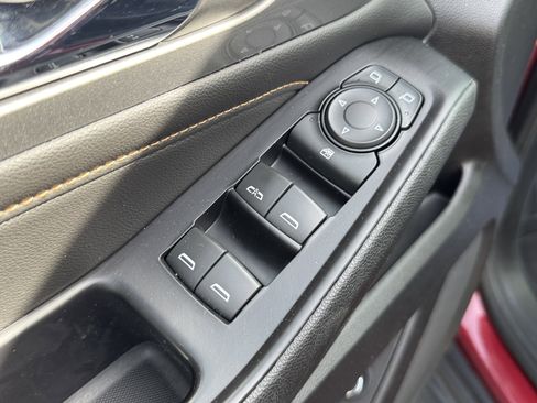 Used 2019 Chevrolet Traverse LT image 14