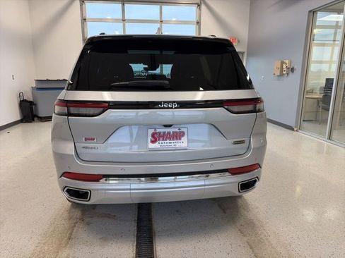 Used 2022 Jeep Grand Cherokee Overland AWD/4WD image 8