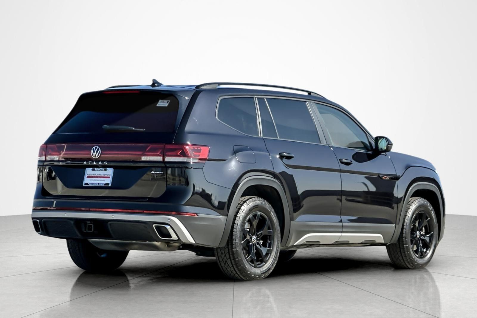 Used 2024 Volkswagen Atlas Peak Edition SE AWD/4WD image 5
