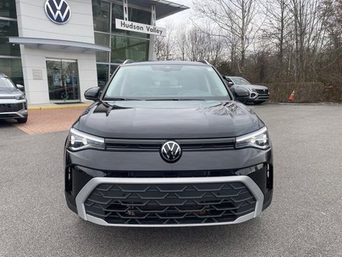 Certified 2025 Volkswagen Taos SE w/ Panoramic Sunroof Package image 6