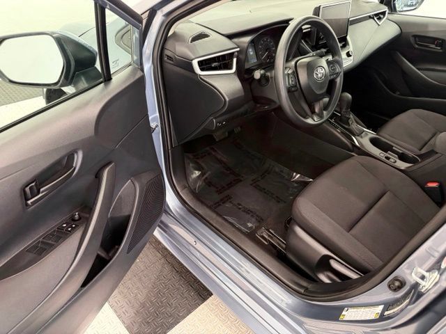 Used 2025 Toyota Corolla LE FWD image 29