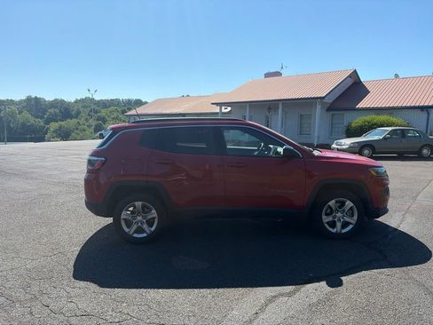 Used 2024 Jeep Compass Latitude AWD/4WD image 11