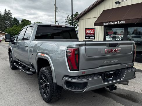 Used 2024 GMC Sierra 2500 AT4 w/ AT4 Preferred Package AWD/4WD image 4