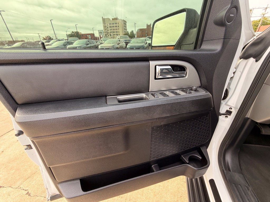 Used 2016 Ford Expedition XLT w/ Equipment Group 202A RWD image 14