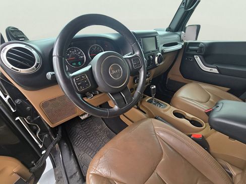 Used 2013 Jeep Wrangler Unlimited Sahara w/ Connectivity Group image 39