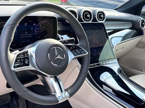 Used 2025 Mercedes-Benz GLC 300 4MATIC image 16