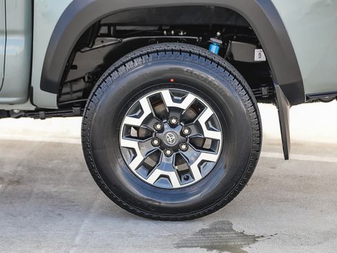 Certified 2023 Toyota Tacoma TRD Off-Road AWD/4WD image 12