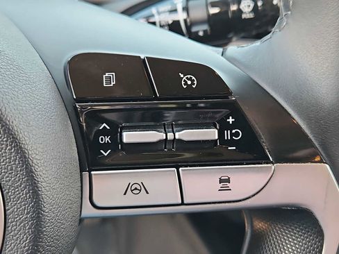 Certified 2023 Hyundai Elantra Limited image 24