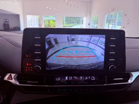 Used 2024 Toyota Sienna XLE FWD image 26