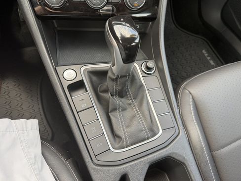 Used 2024 Volkswagen Jetta SE FWD image 19