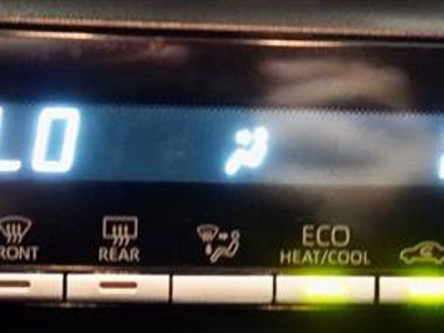 Used 2022 Toyota Corolla LE image 18