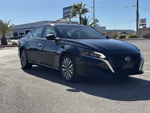 Used 2024 Nissan Altima 2.5 SV image 4