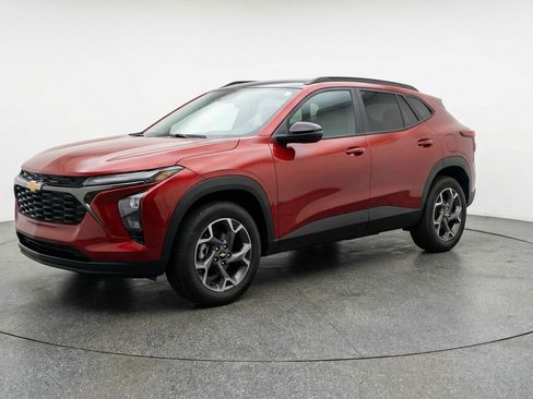 Used 2025 Chevrolet Trax LT image 3