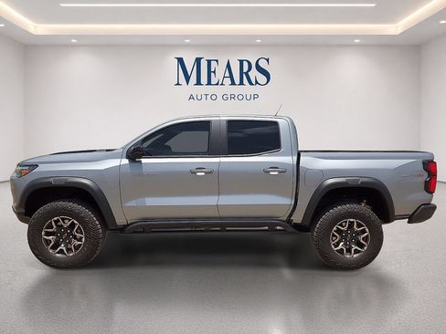 Used 2024 Chevrolet Colorado ZR2 w/ Technology Package AWD/4WD image 2