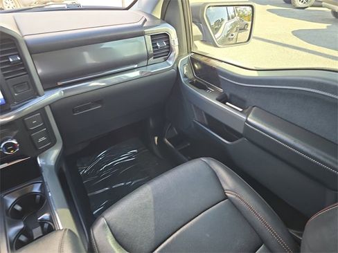 Used 2022 Ford F150 Lariat image 12