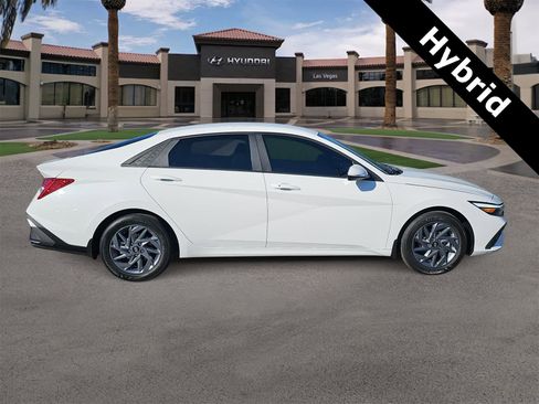 Certified 2024 Hyundai Elantra Blue image 9