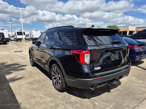 Certified 2023 Ford Explorer ST-Line w/ Class IV Trailer Tow Package RWD image 4