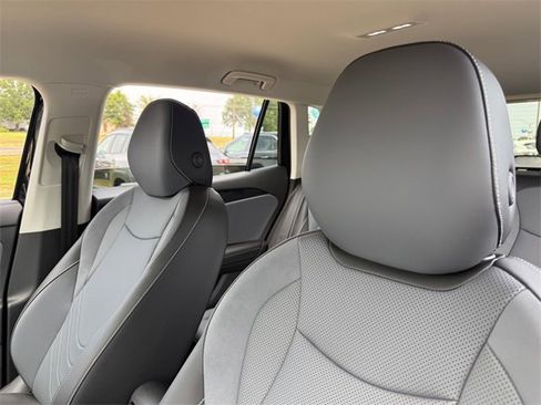 New 2025 Volkswagen Tiguan SE image 10