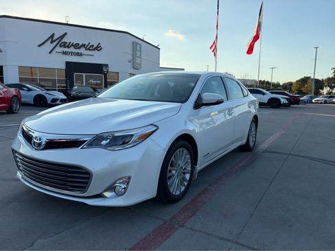 Used 2015 Toyota Avalon XLE Touring FWD image 1