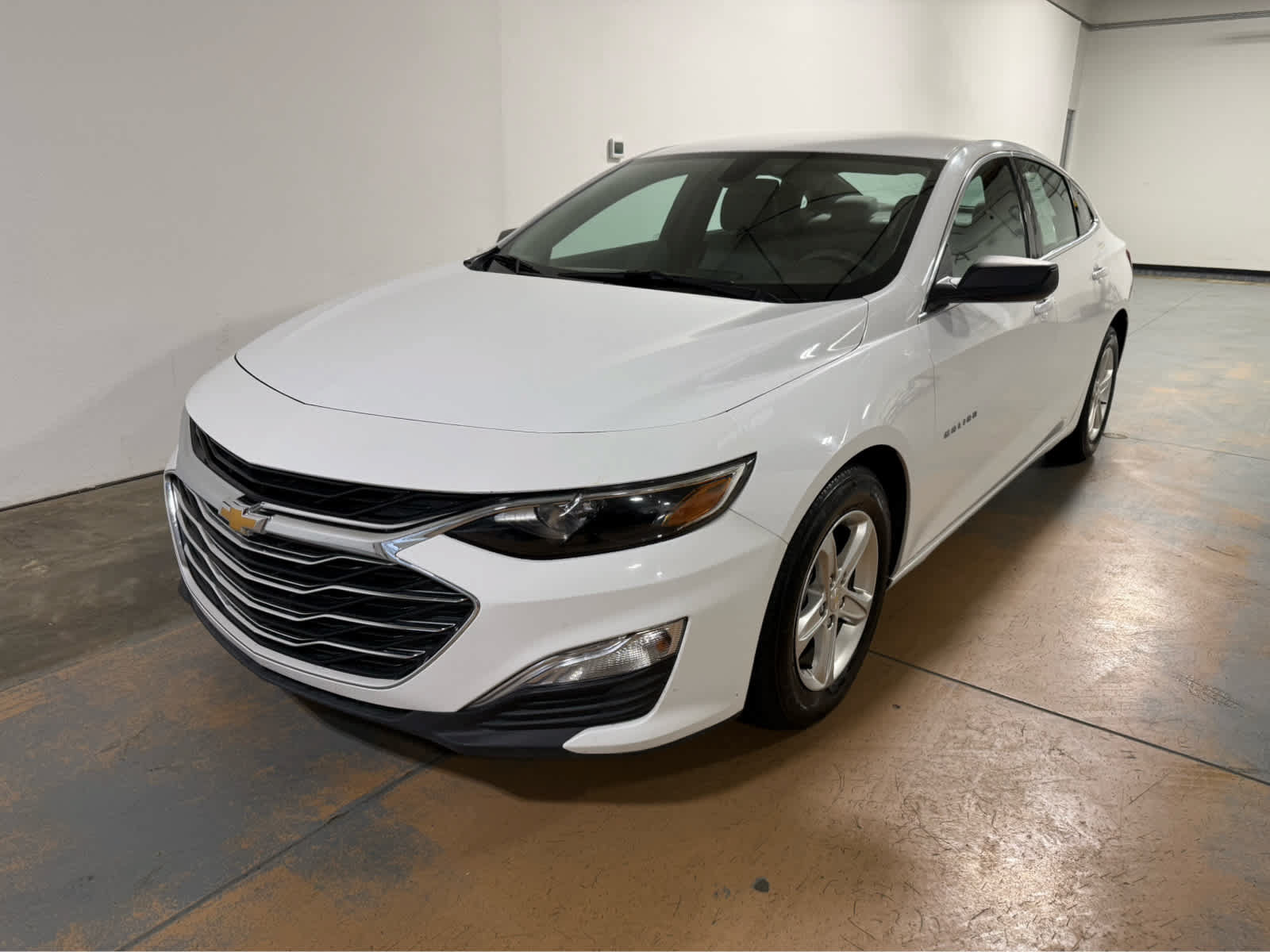 Used 2022 Chevrolet Malibu LS FWD image 1