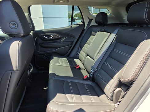 Used 2022 GMC Terrain Denali w/ Denali Premium Package AWD/4WD image 11