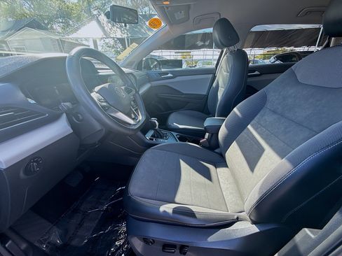 Used 2022 Volkswagen Taos SE image 18