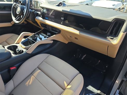 Certified 2025 Porsche Cayenne E-Hybrid image 19