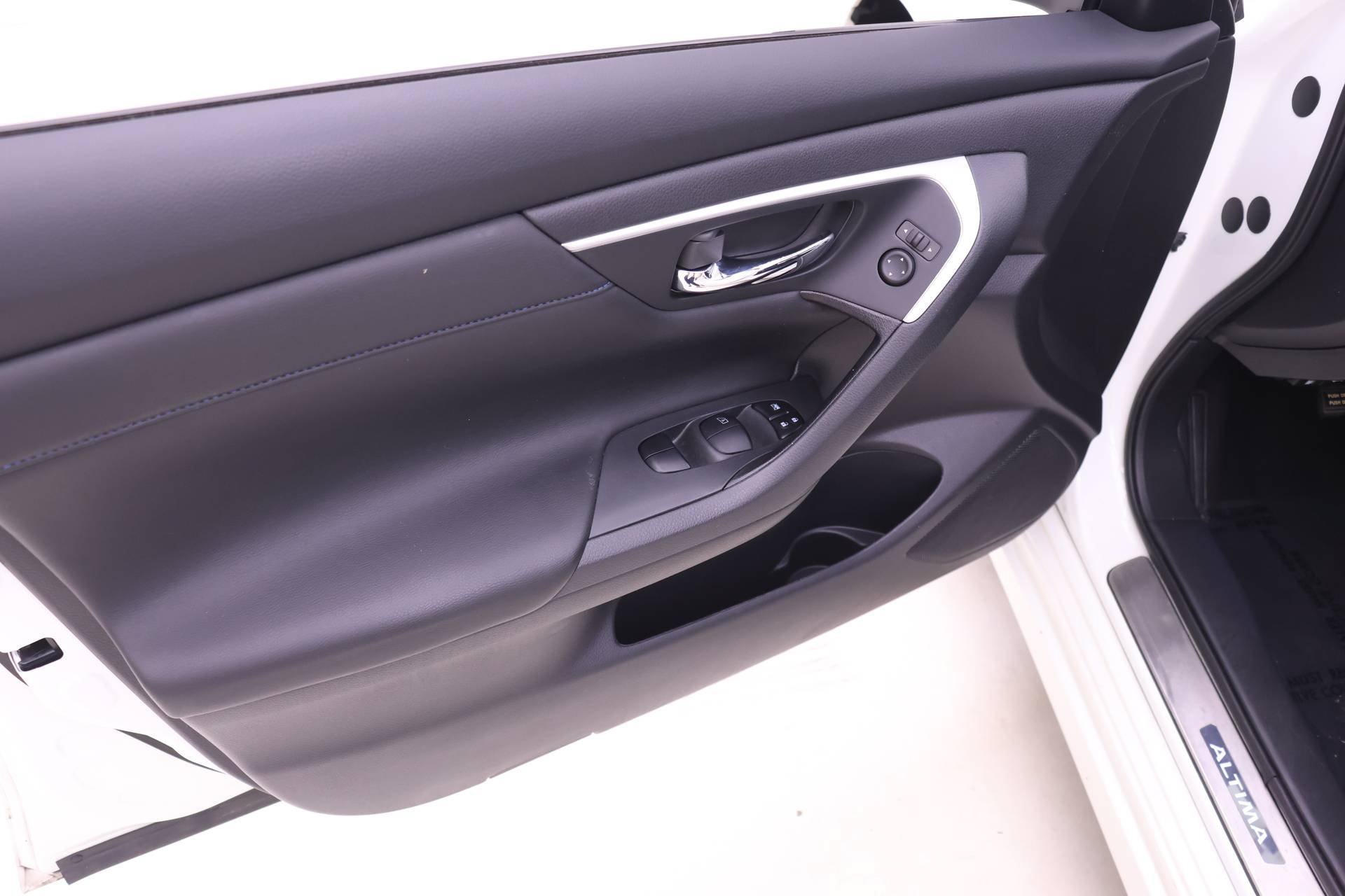 Used 2018 Nissan Altima 2.5 SR w/ SR Midnight Edition FWD image 9