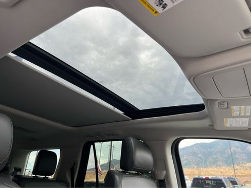 Used 2025 Ford Expedition Active AWD/4WD image 21