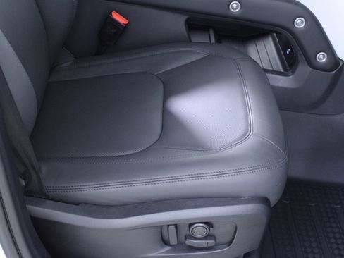 Used 2025 Land Rover Defender 110 S image 17