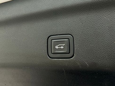 Used 2024 GMC Yukon SLT image 27