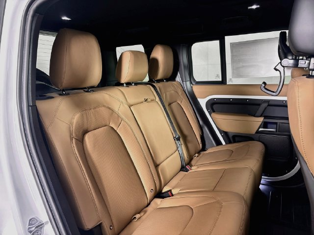 New 2026 Land Rover Defender 110 X-Dynamic SE AWD/4WD image 25