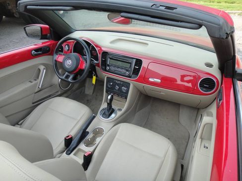 Used 2013 Volkswagen Beetle 2.5 FWD image 9