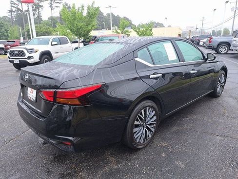 Used 2025 Nissan Altima 2.5 SV FWD image 7