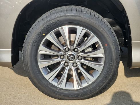 Used 2023 Lexus GX 460 Luxury w/ Accessory Package AWD/4WD image 10
