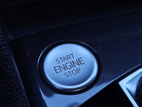 Used 2022 Volkswagen Tiguan SE image 21