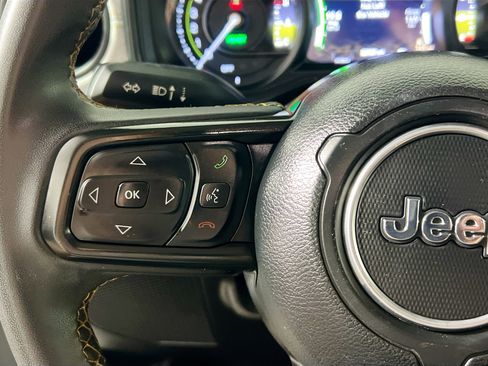 Used 2024 Jeep Wrangler Unlimited image 18